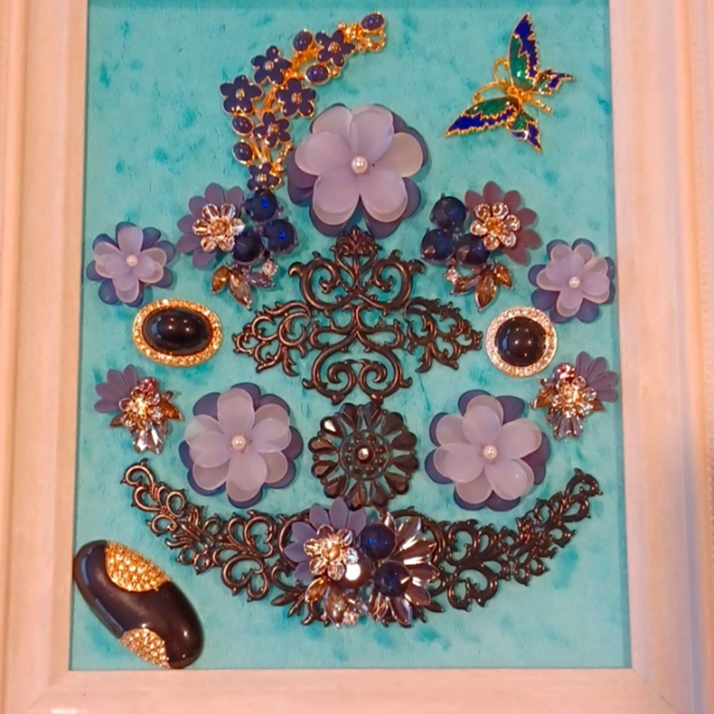 Floral and Butterfly Picture Art in an Off White Frame - Picture 2 of 7